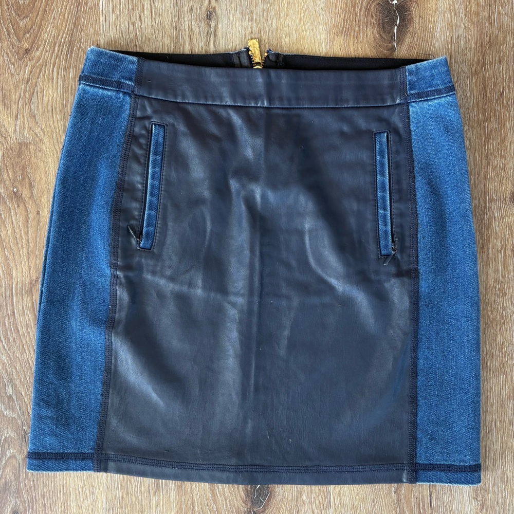 Hugo Boss Women Denim x Faux Leather Mini Skirt Size: EUR36/US4